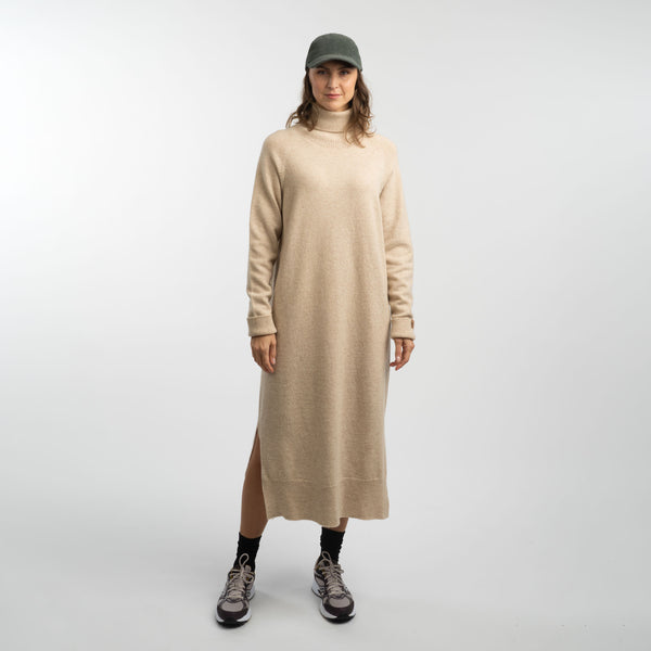North Outdoor Tunturi Dames merino jurk in de kleur mantel, mulesing-vrij merinowol. Gemaakt in Finland. - Het model is 175 cm lang en draagt maat M