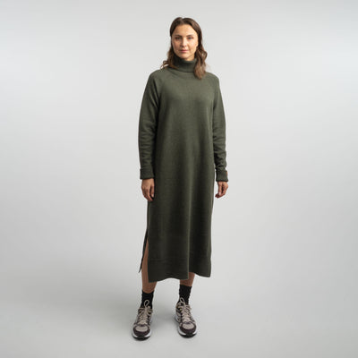 North Outdoor Tunturi Dames merino jurk in de kleur brandnetel, mulesing-vrij merinowol. Gemaakt in Finland. - Het model is 175 cm lang en draagt maat M