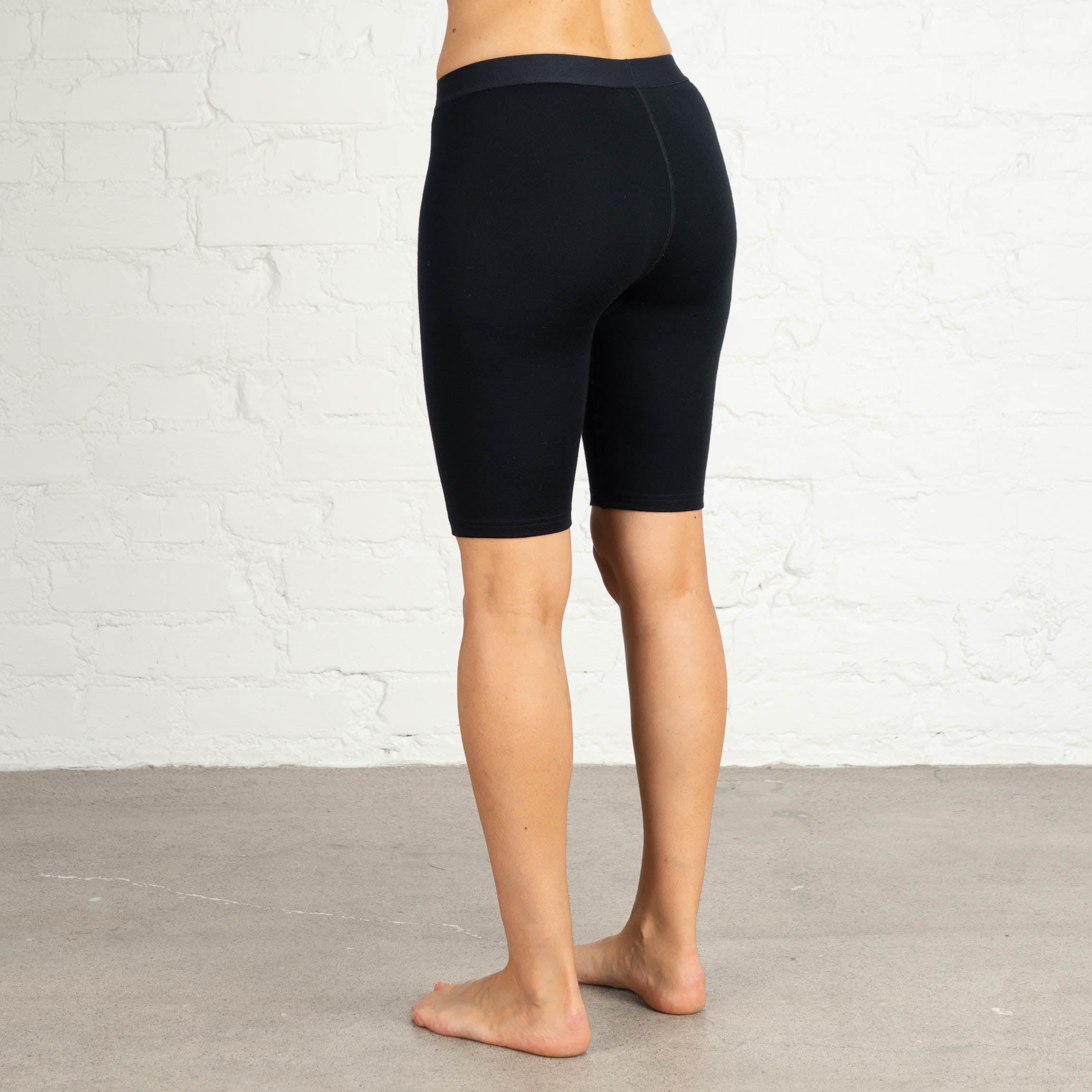 The model is 174 cm and wears size S.