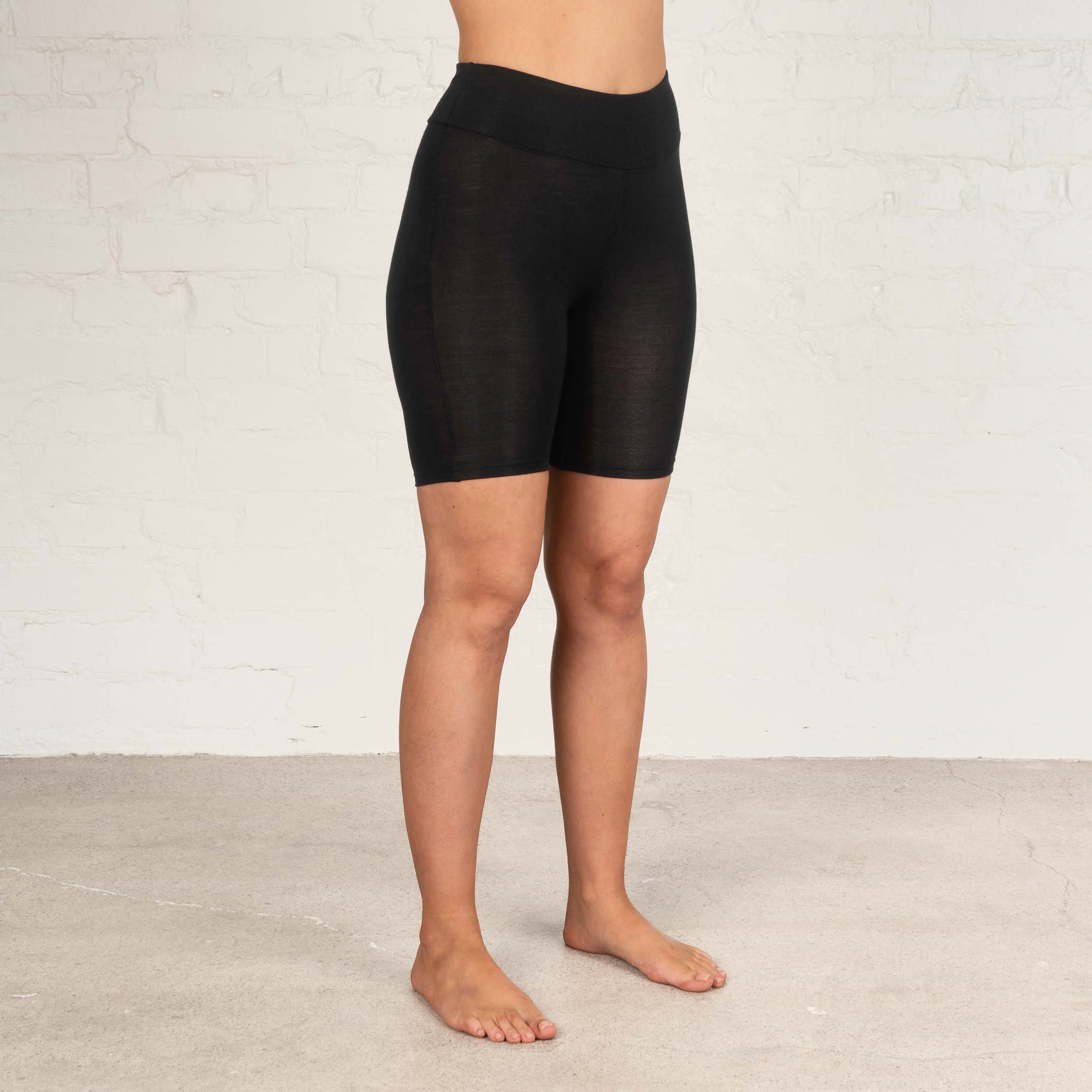 The model is 173 cm and wears size S.