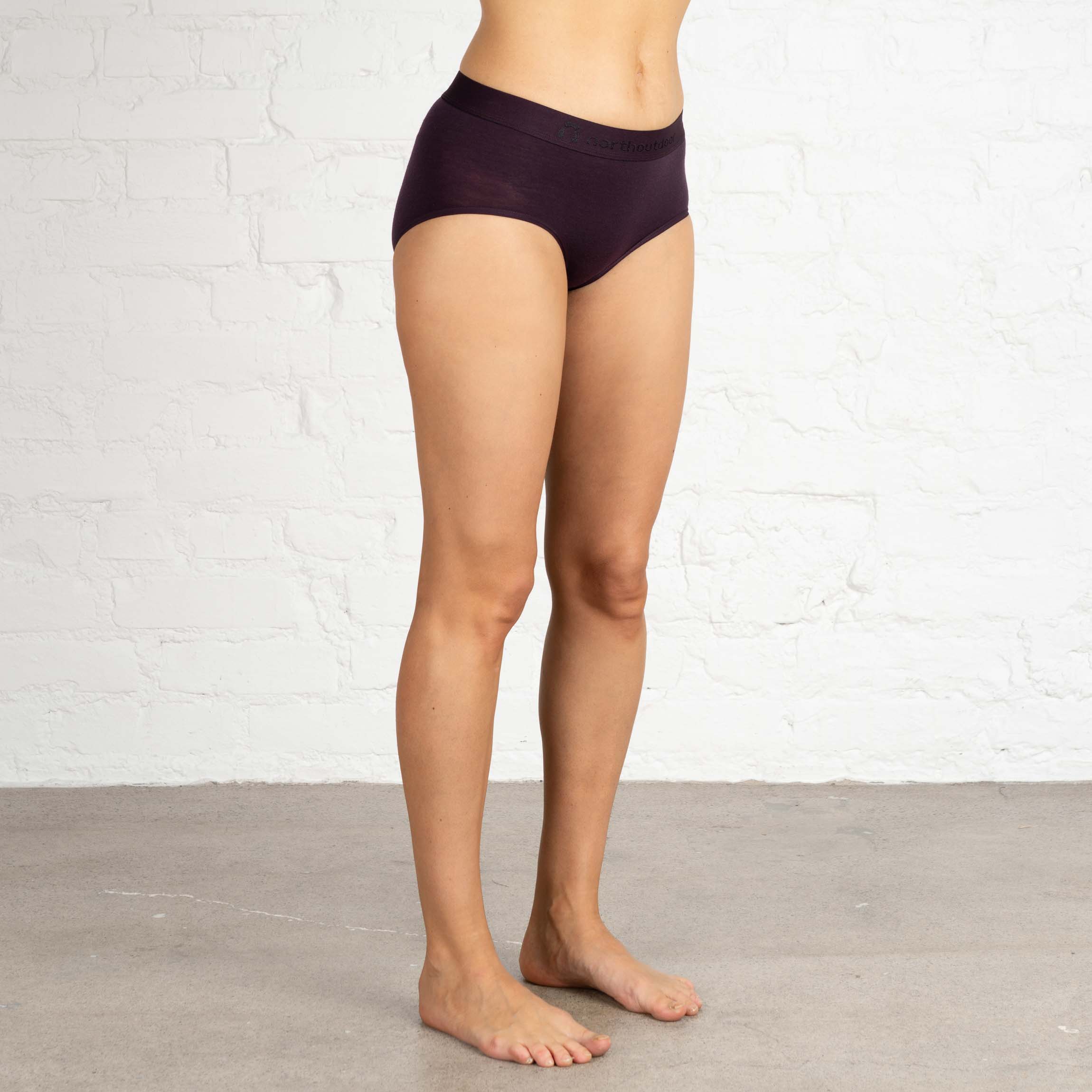 The model is 174 cm and wears size S.