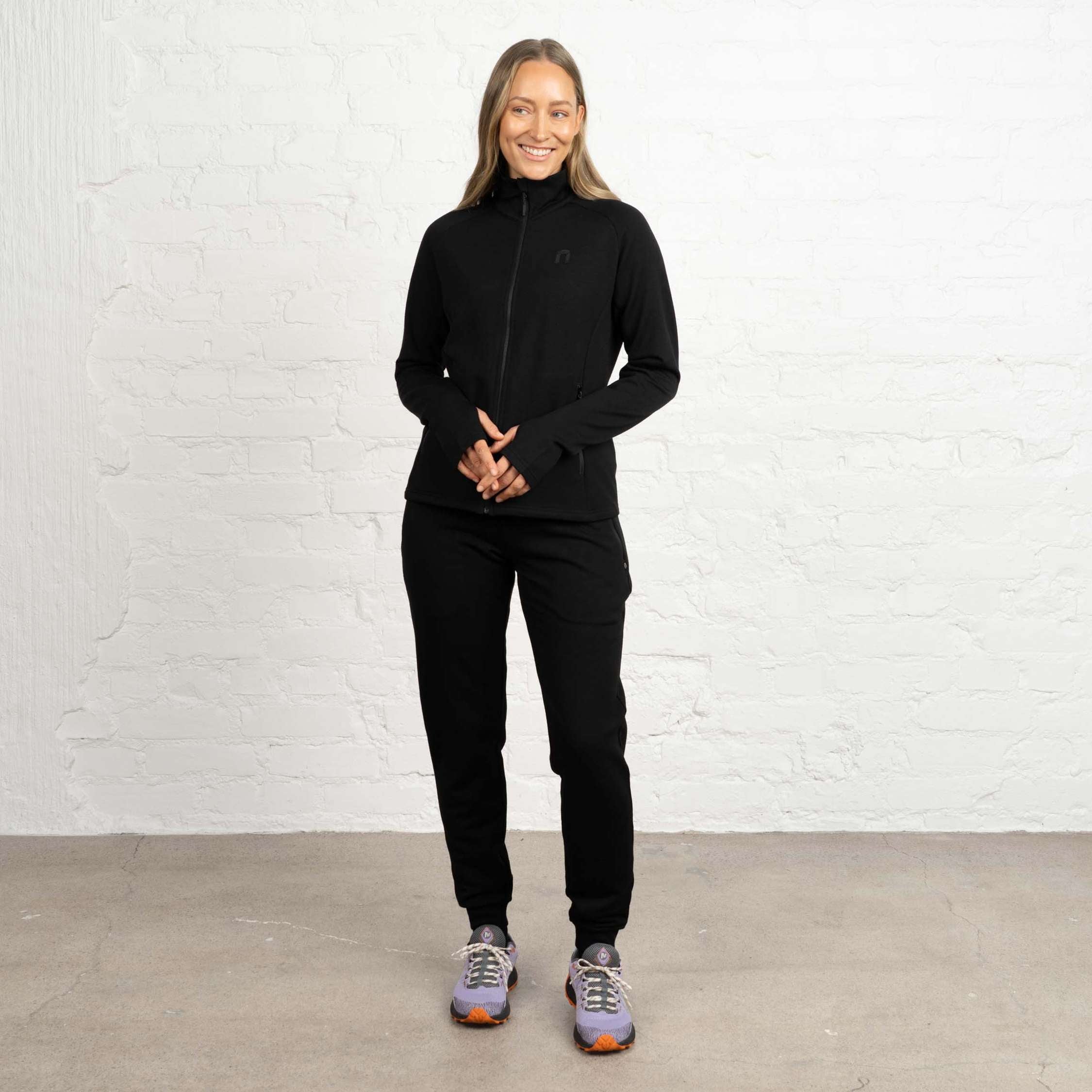 The model is 174 cm and wears size S.