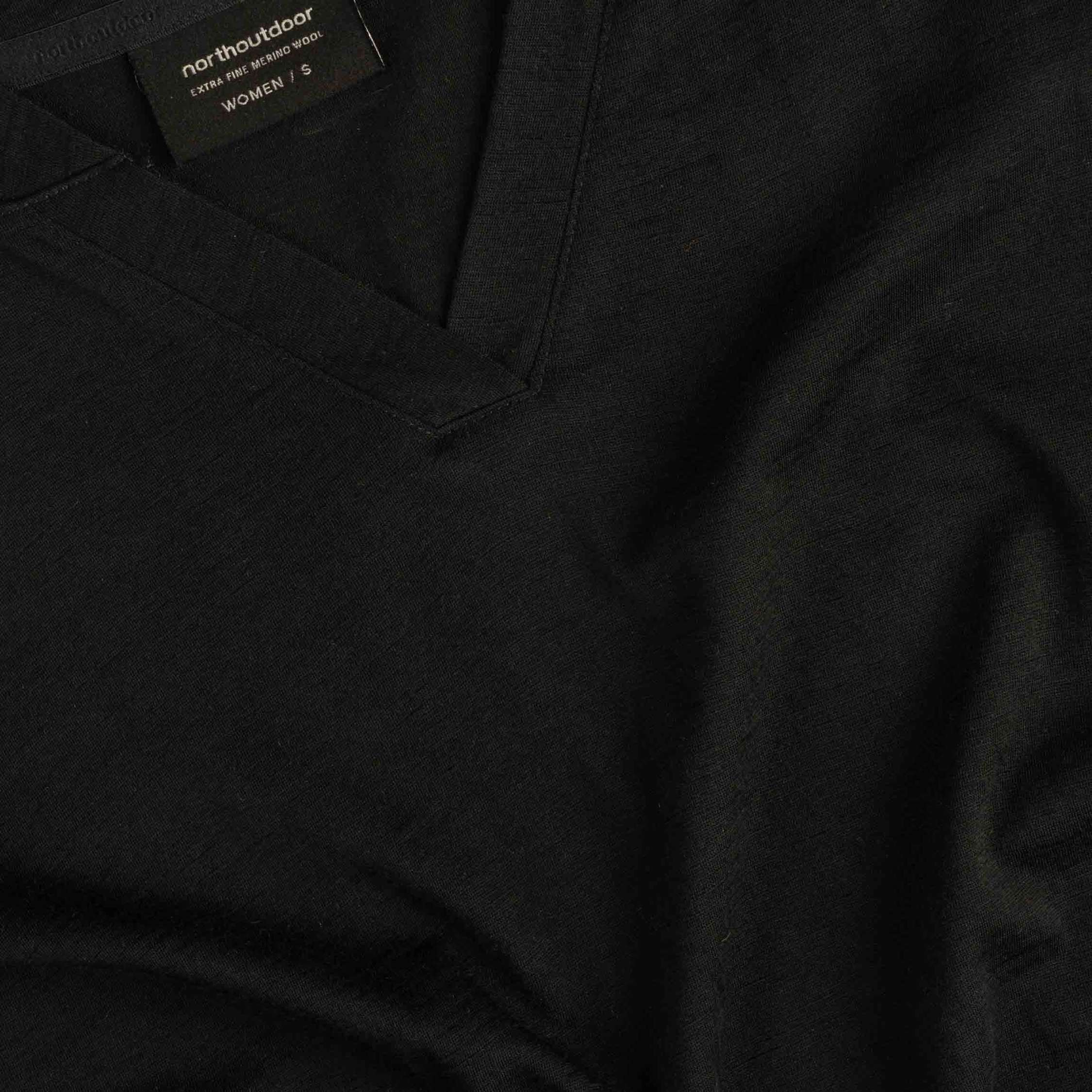 North Outdoor Merino šaty Malva W v barvě Černá, bez mulesingu merino vlna. Navrženo ve Finsku. - 