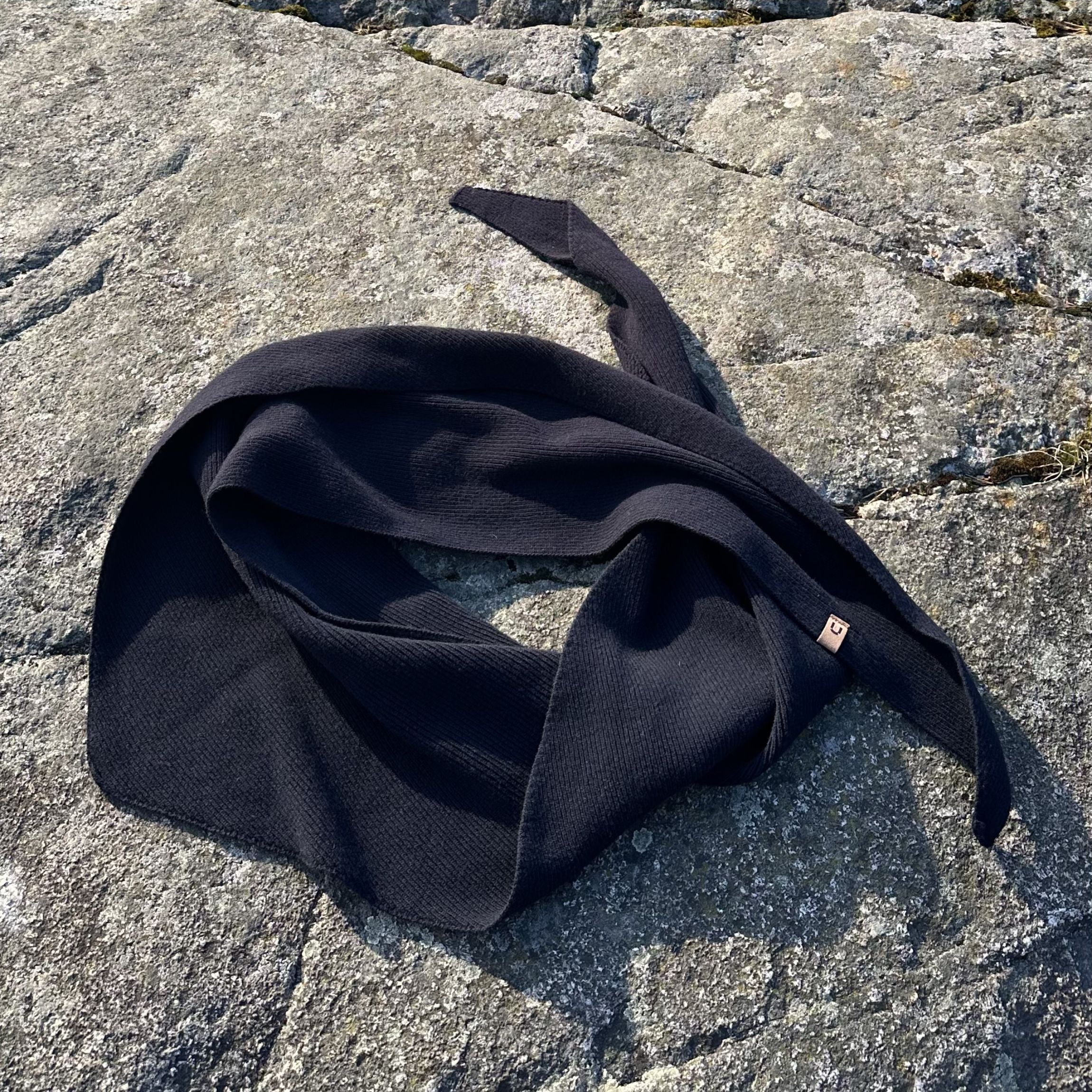 Sciarpa triangolare Lumo in merino - blu nero 