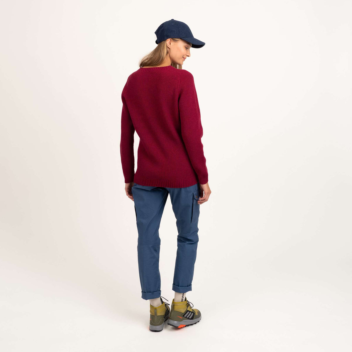 North Outdoor Svetr Kinos Dámské z merino vlny ve barvě morušky, bez mulesingu merino vlna. Navrženo ve Finsku. - Modelka měří 175 cm a má velikost S